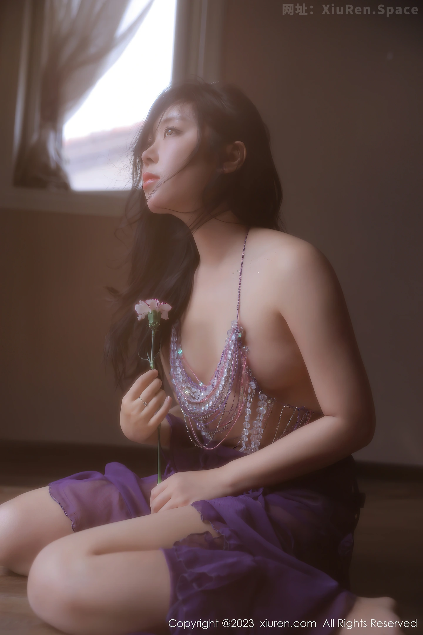 图片[4]-[XiuRen秀人网]2023.04.20 VOL.6601 露露luncy 紫色透视情趣内衣与银色肚兜加黑色短裙性感私房写真集-秀人网官方网站